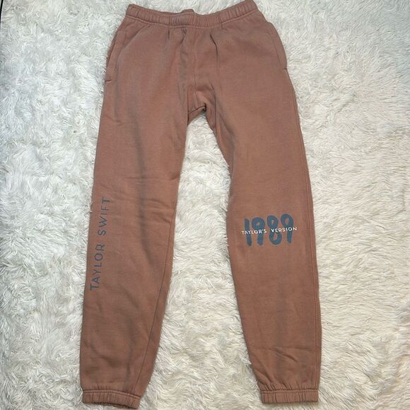 NWOT 1989 (TAYLOR'S VERSION) PINK Sweat Pants Size Small - Picture 1 of 8